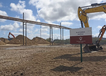 Cum spun IULIUS, OIL Terminal și ICPA București că vor decontamina pământul din zona vechilor rezervoare de petrol