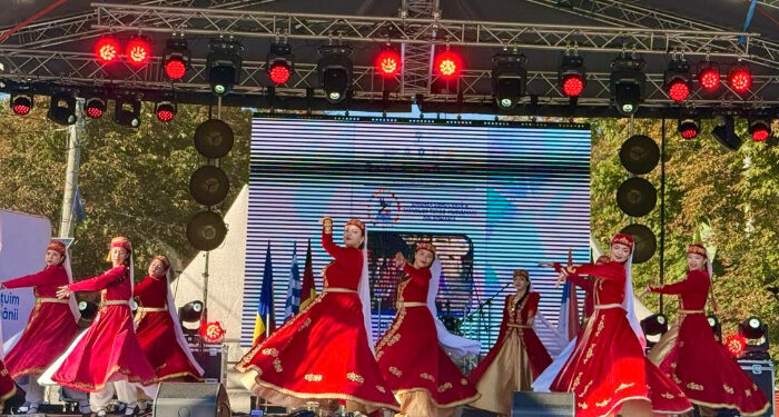 Ansamblul QARASU – UDTTMR Medgidia, pe scena Festivalului „Alfabetul Conviețuirii”