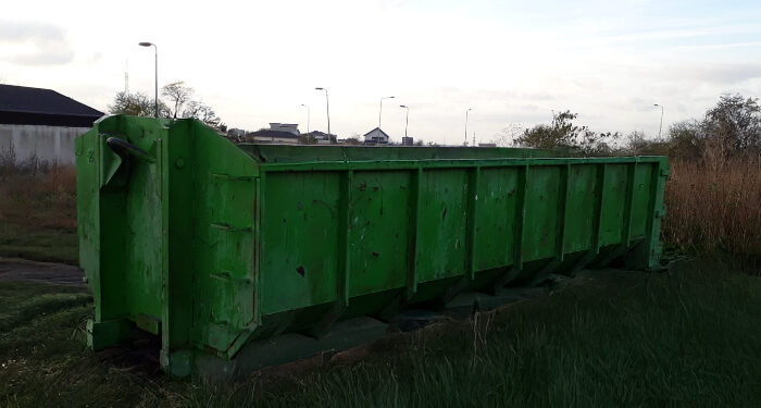 Un container verde POLARIS pentru deșeuri voluminoase este în cartierul CET din Constanța