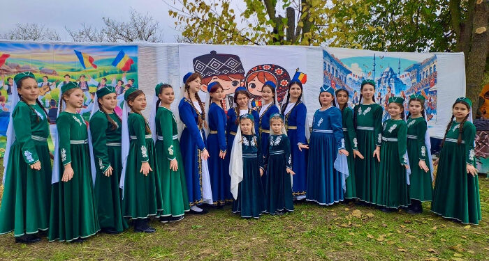 Ansamblurile de dansuri tradiționale ale UDTTMR prezente în spectacolele de Ziua Dobrogei