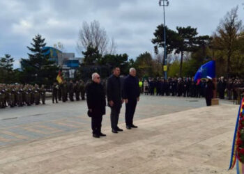 UDTTMR a depus o coroană la Monumentul “Victoriei” din Parcul Arheologic, de Ziua Națională a României