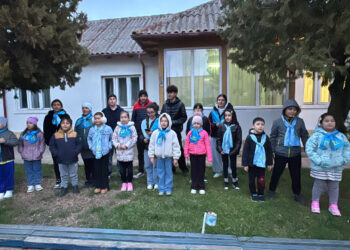 Copiii de la Școala Comunitară a UDTTMR Tuzla continuă tradiția colindului Sarı Eşkĭ