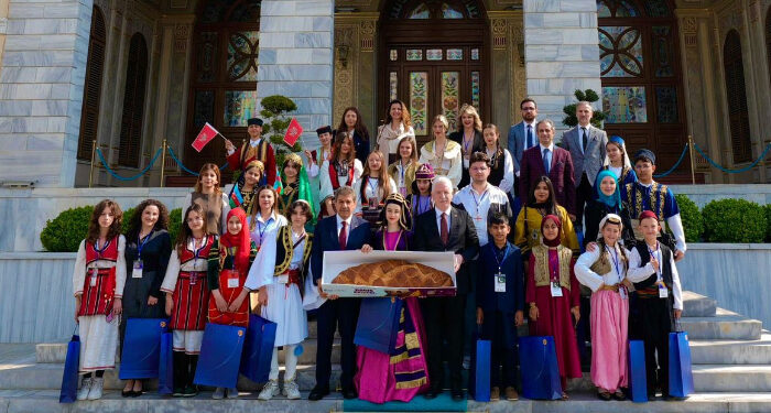 Ansamblul Canlar al UDTTMR Cobadin, la Festivalul Pâinea Păcii din Esenler – Istanbul