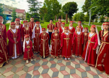 Ansamblurile Kișkene Qarasu și Qarasu ale organizației UDTTMR Medgidia, spectacol de Ziua Copiilor