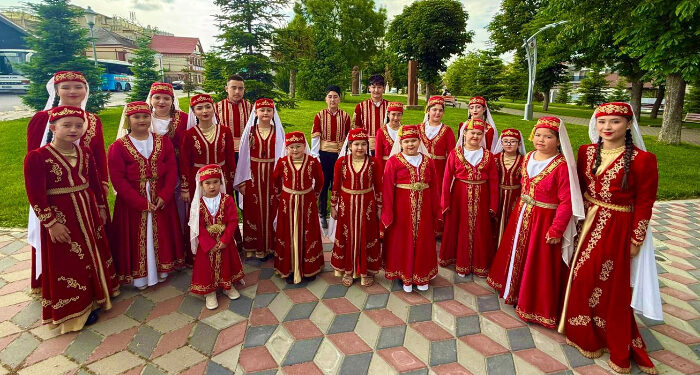Ansamblurile Kișkene Qarasu și Qarasu ale organizației UDTTMR Medgidia, spectacol de Ziua Copiilor